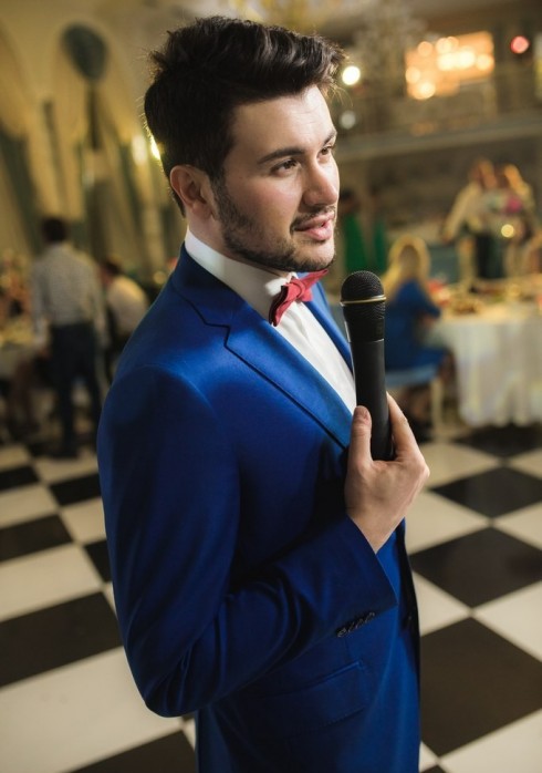 Ведущий, артист Громов Тимур